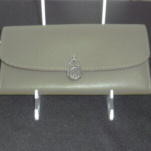 NWT-Michael Kors Jet Set Travel Wallet in Hunter Green